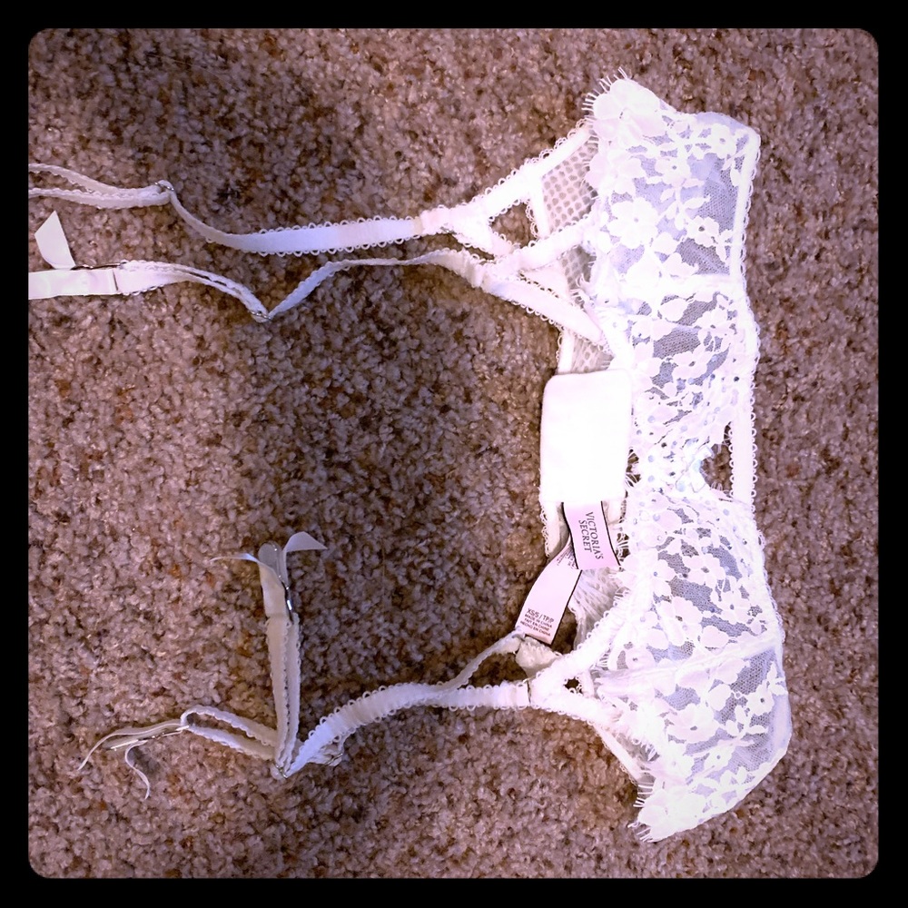 VS XS bridal garter